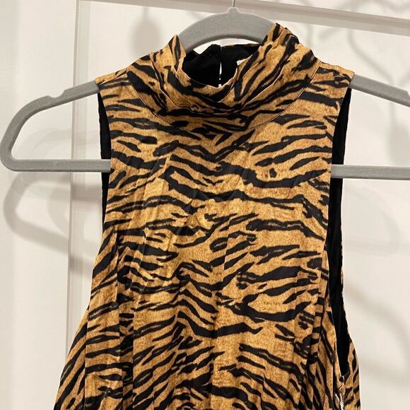 Song Of Style Revolve Hope Maxi Dress in Tiger Multi.Size S - Picture 7 of 16